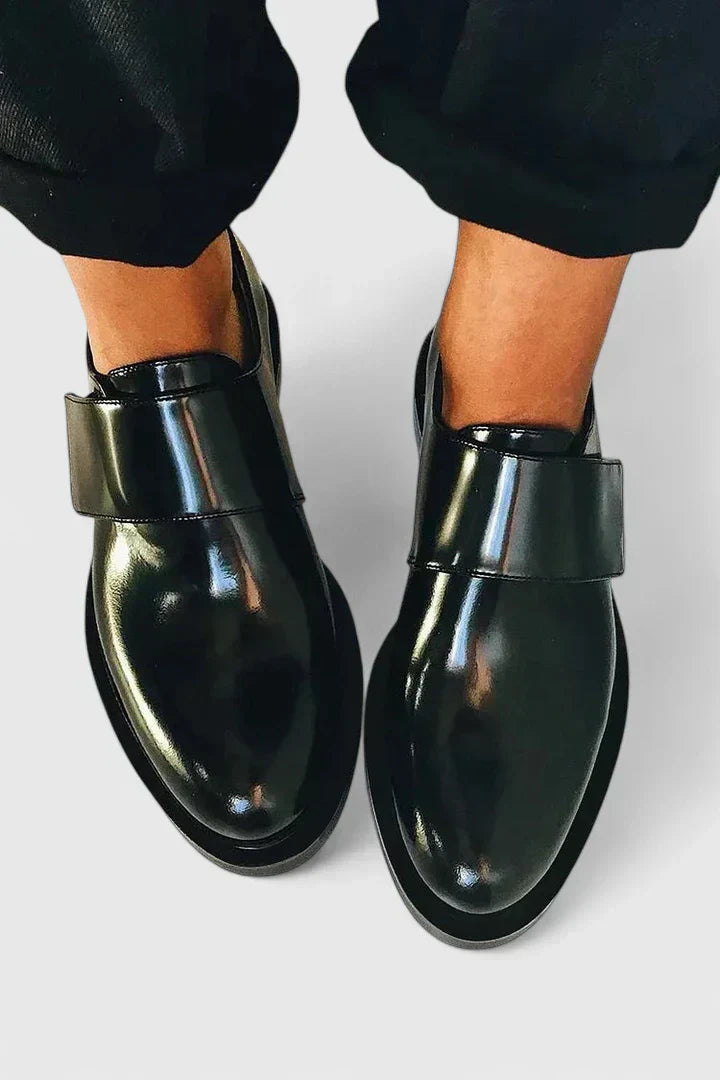 Black / 11