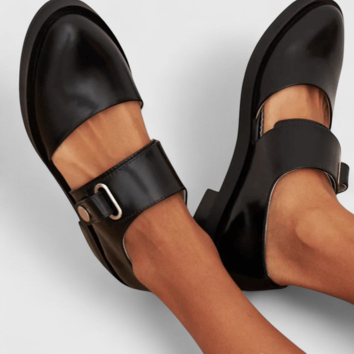 Black / 11