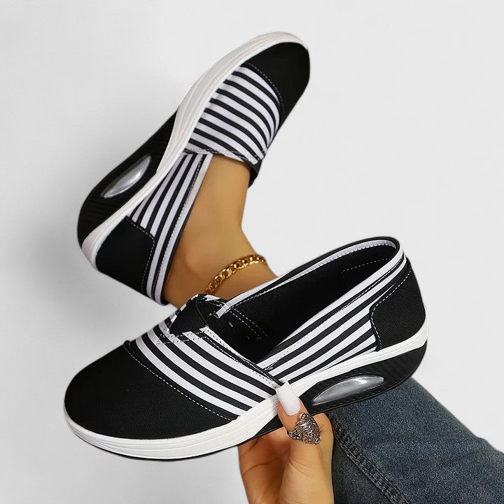 Black / 11