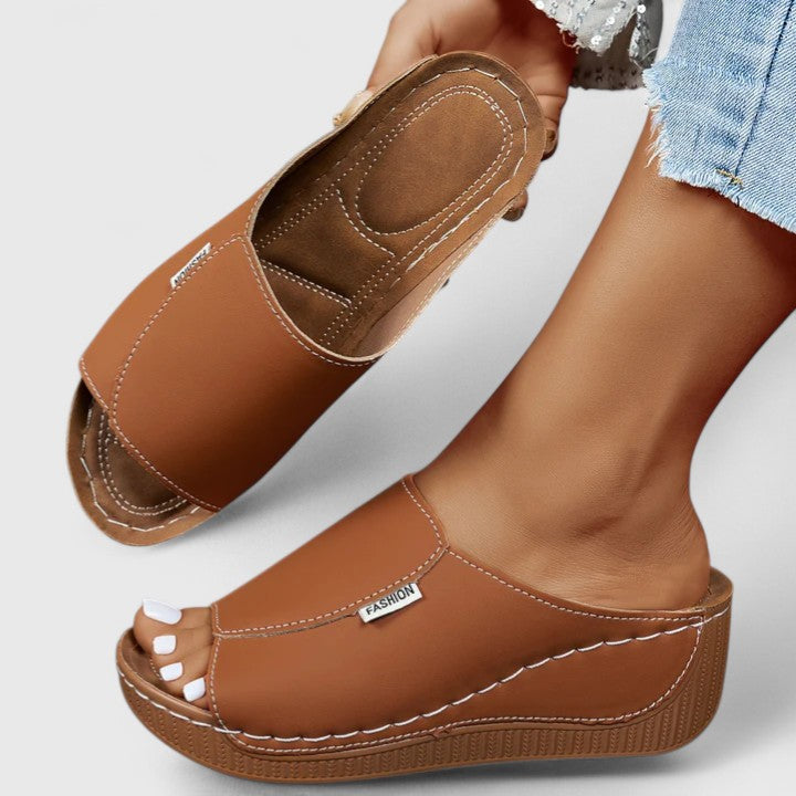 Brown / 11