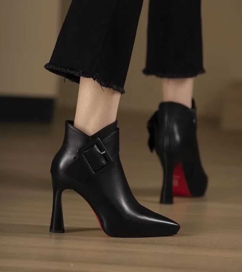 Black / 11