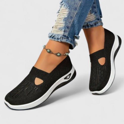 Black / 11