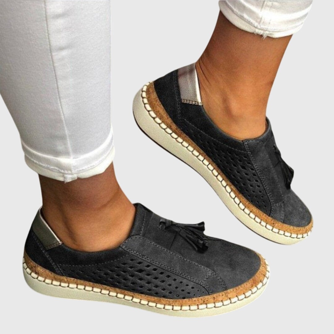 Black / 11