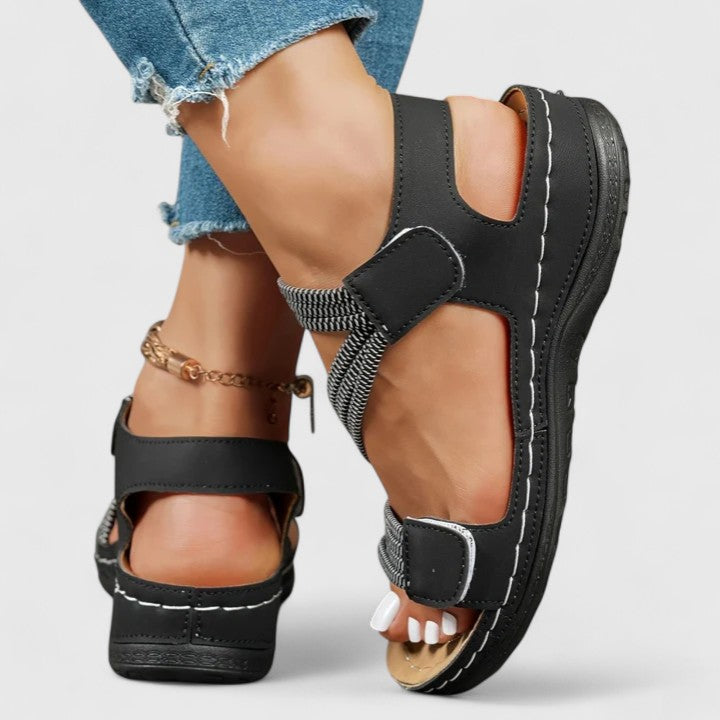Black / 11
