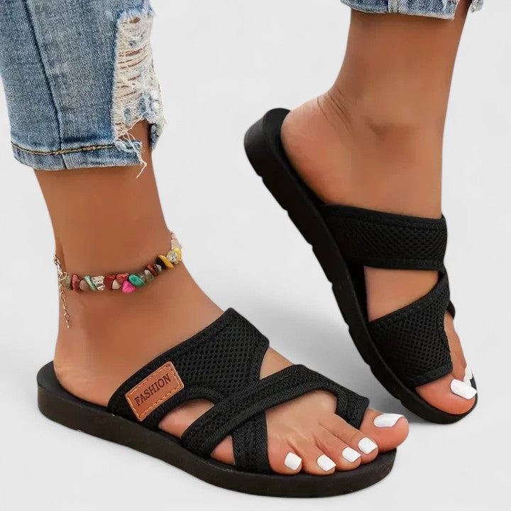 Black / 11