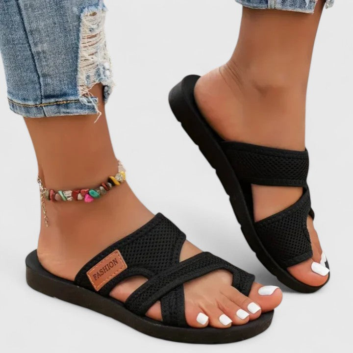 Black / 11