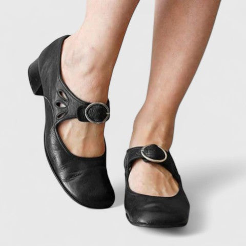 Black / 11