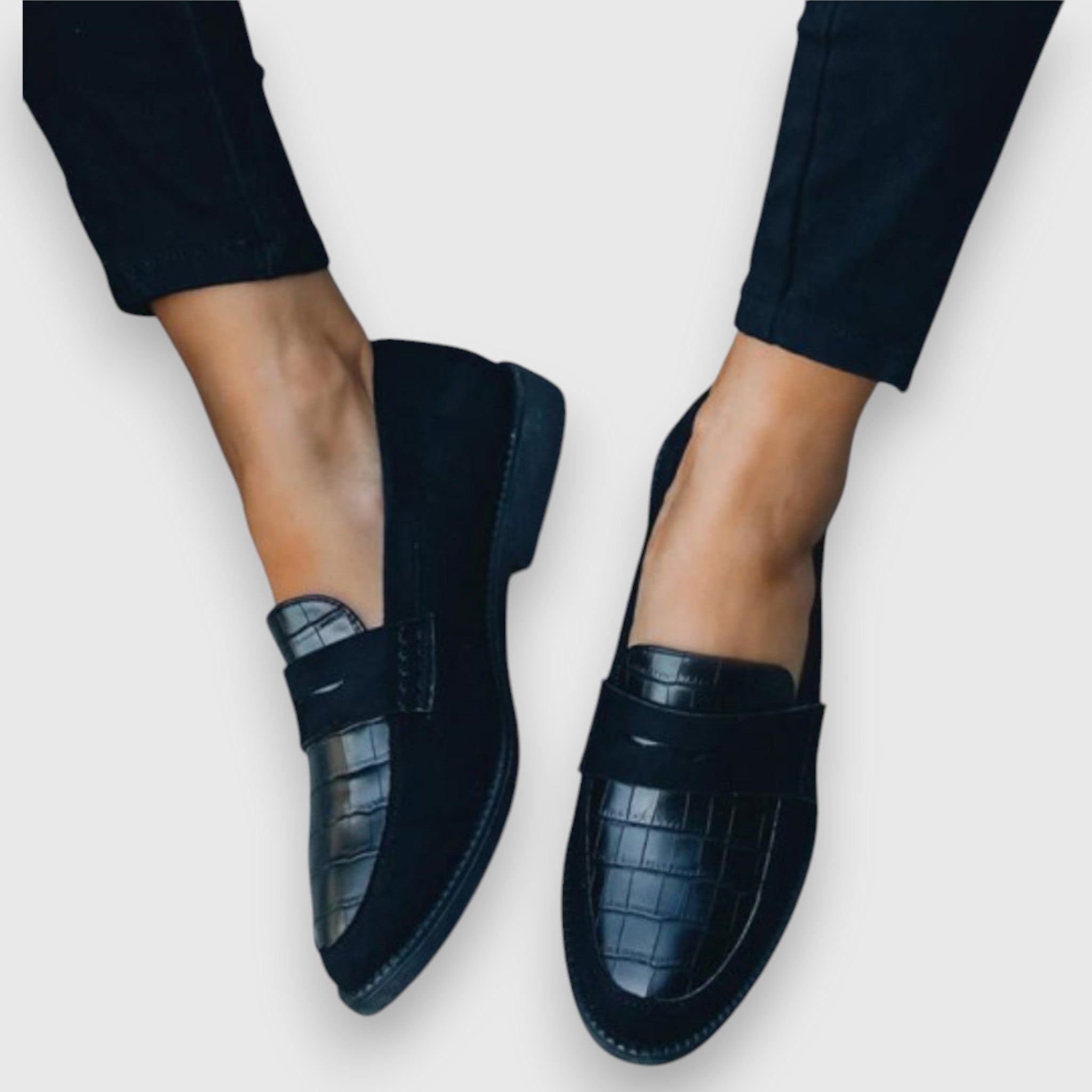 Black / 11