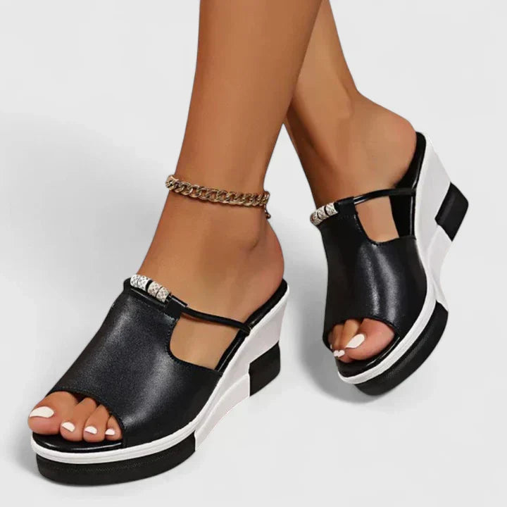 Black / 11