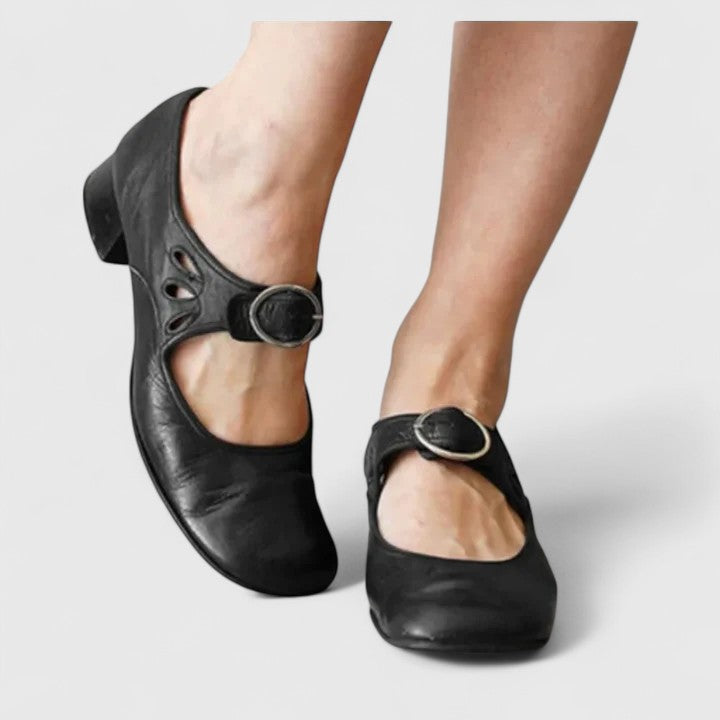 Black / 11