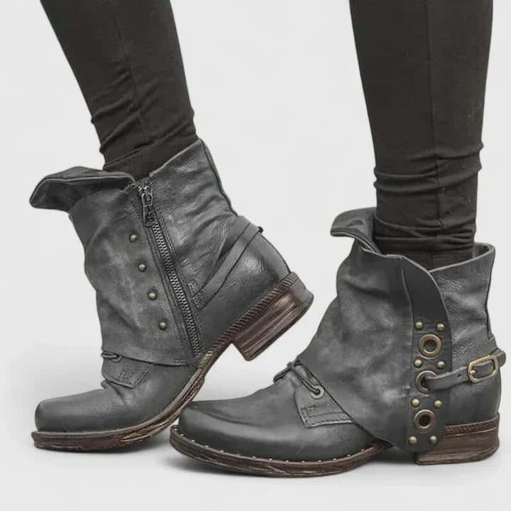 Black / 11