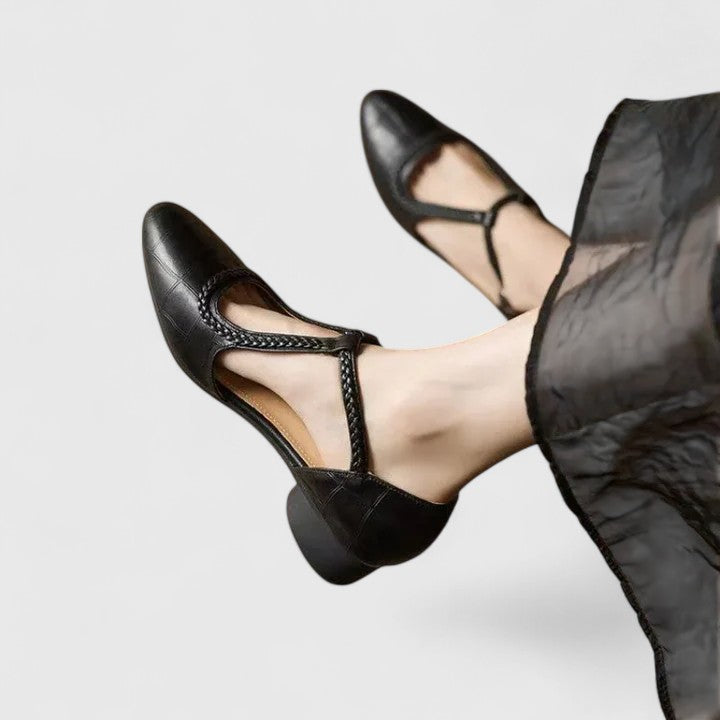Black / 11
