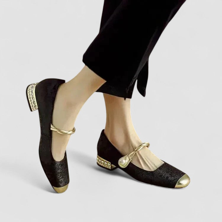 Black / 11