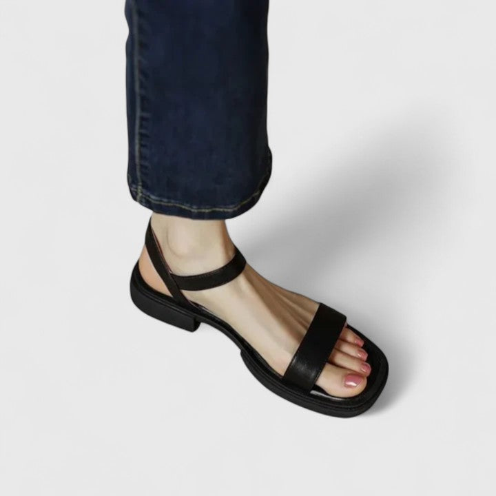 Black / 11