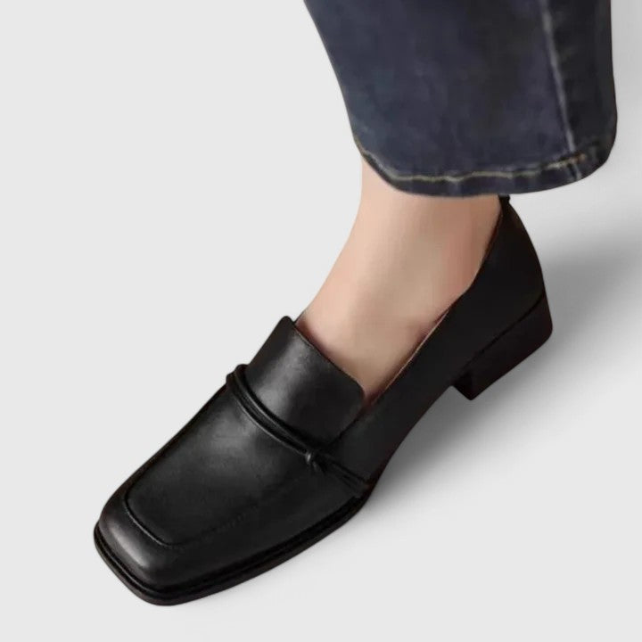 Black / 11