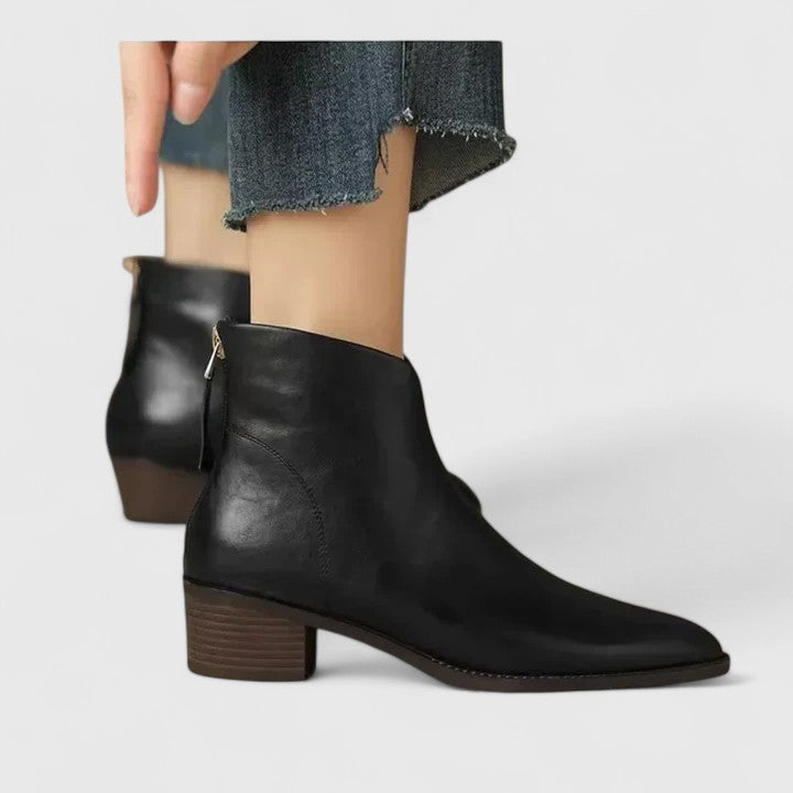 Black / 11