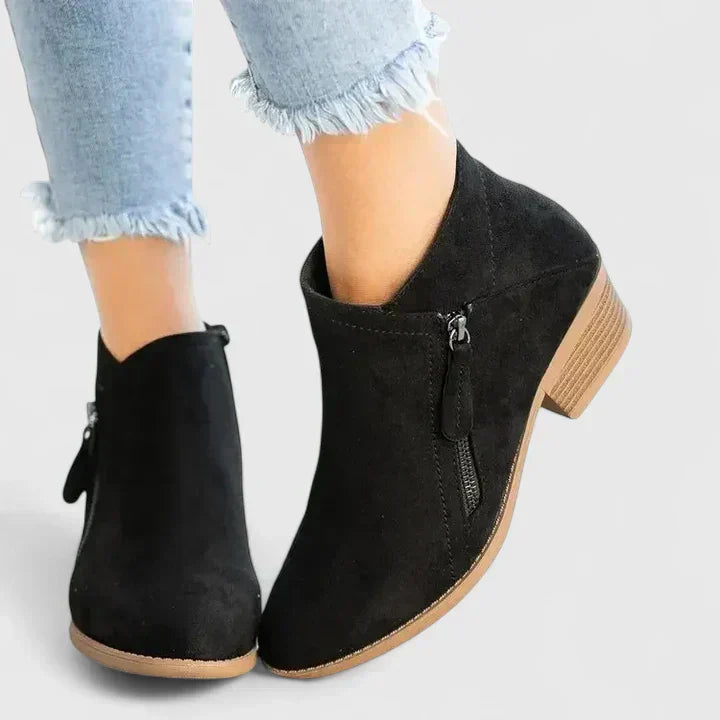 Black / 11