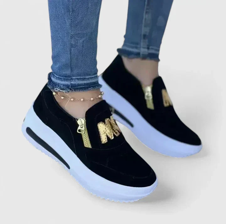 Black / 11
