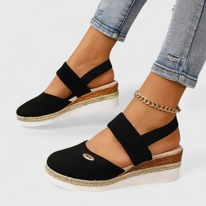 Black / 11