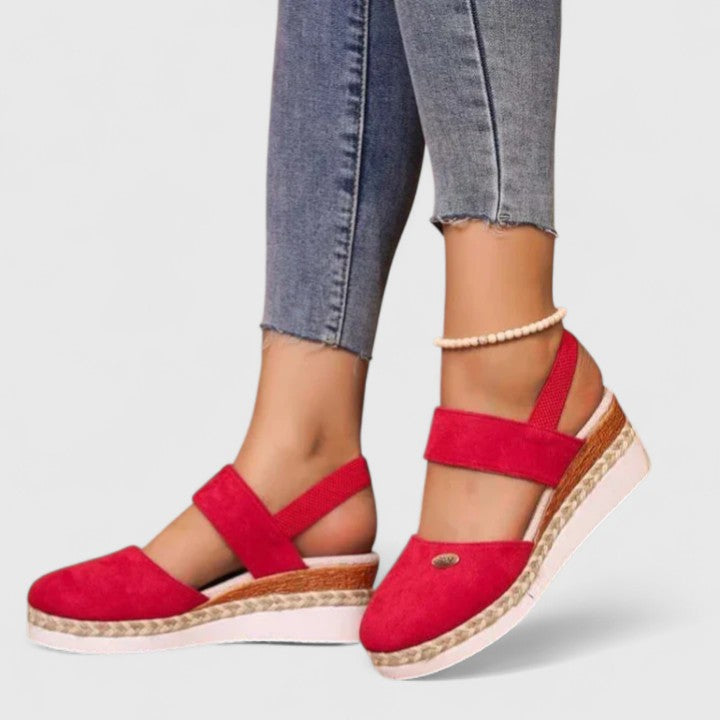 Red / 11
