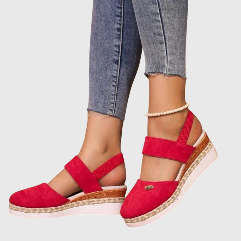 Red / 11