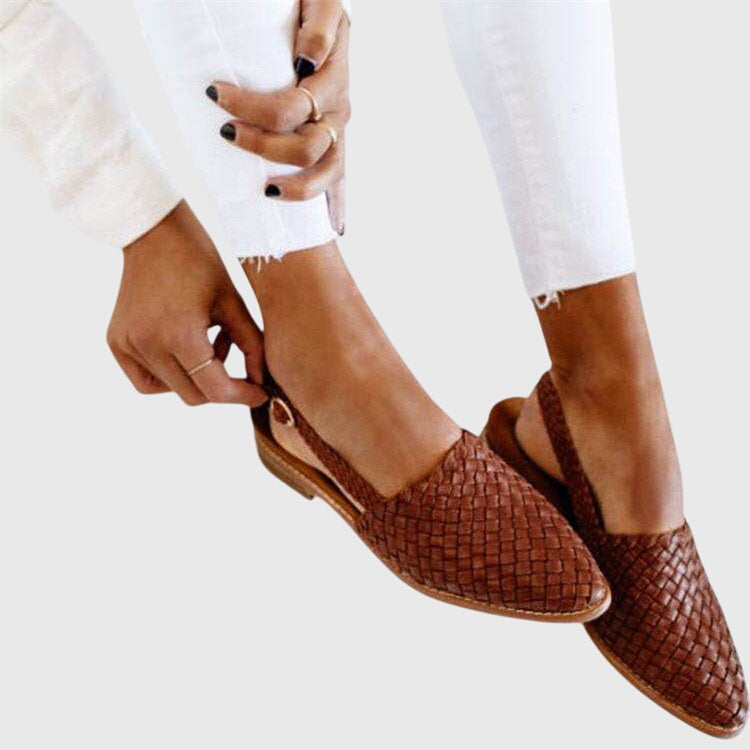 Brown / 11