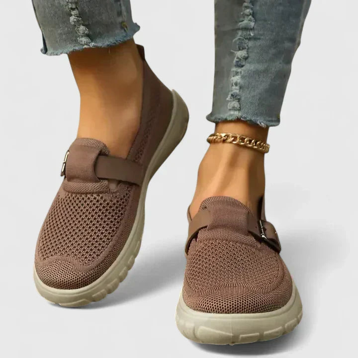 Brown / 11