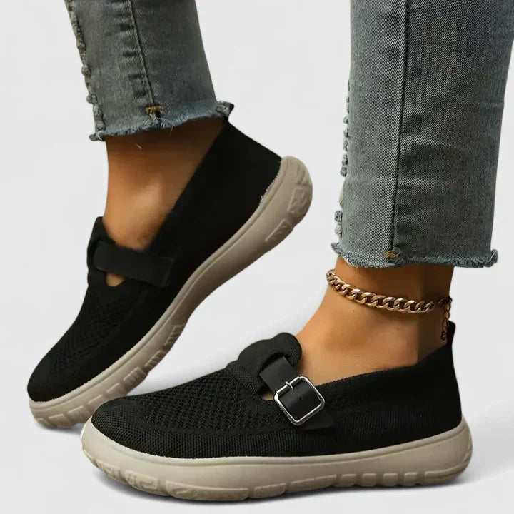 Black / 11