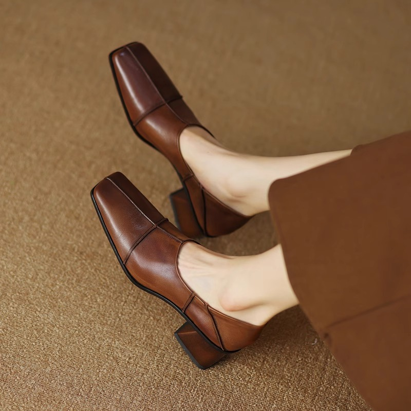 Brown / 11
