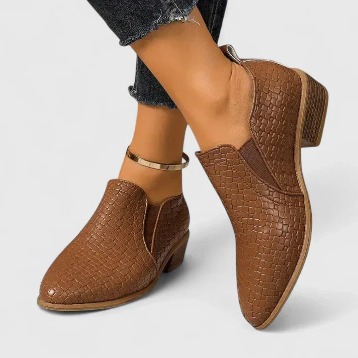 Dark Brown / 11