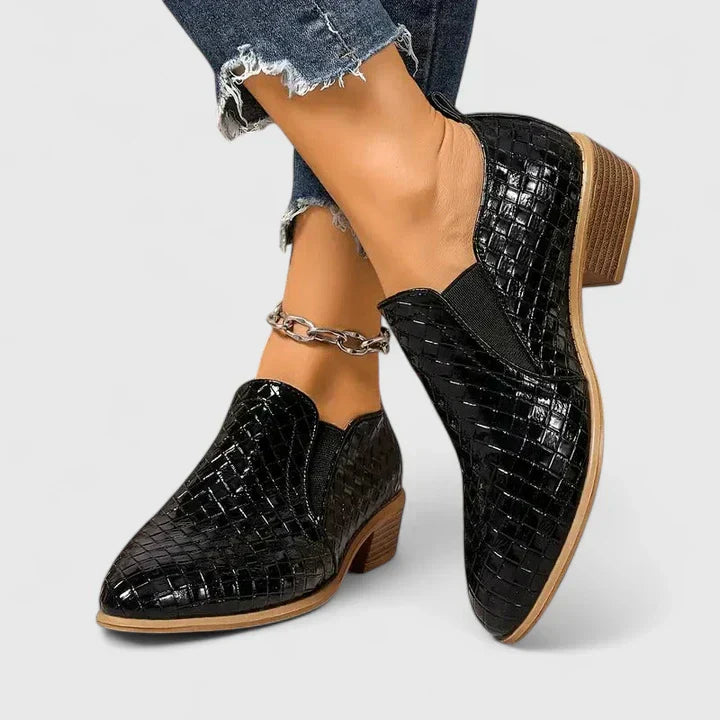 Black / 11