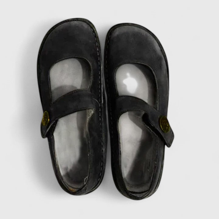 Black / 11
