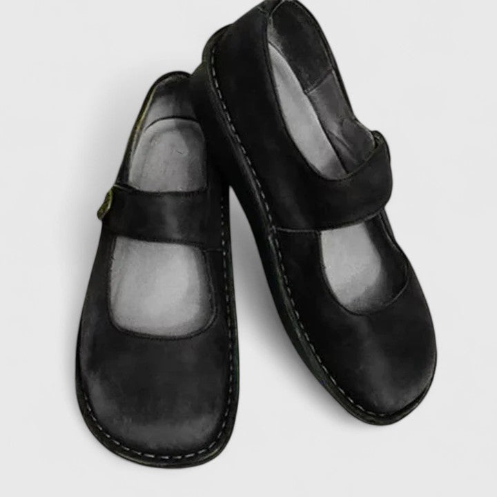 Black / 11
